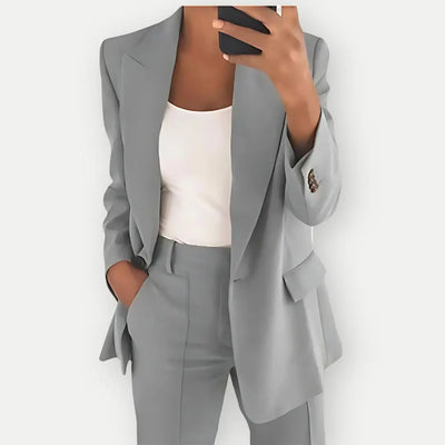 Tailleur Femme Élégant – Blazer Chic et Pantalon Ajusté